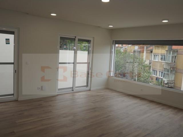 ALMADA VELHA / CASA DA CERCA: Apartamento 3 assoalhadas, terraço