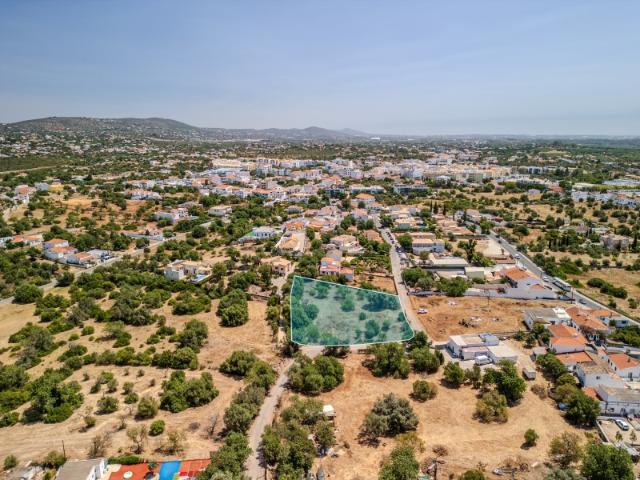 Almancil Terreno com Ruina + Área urbanizável