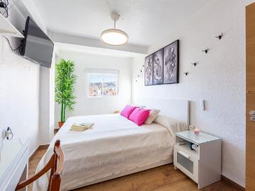 Almería Alquilamos piso de 3 dormitorios junto calle Granada