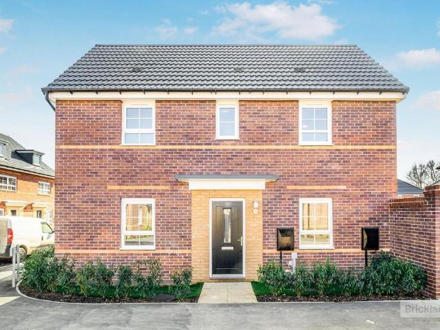 Almond Avenue, Whittlesey 3 bed house to rent £1,450 pcm £335 pw