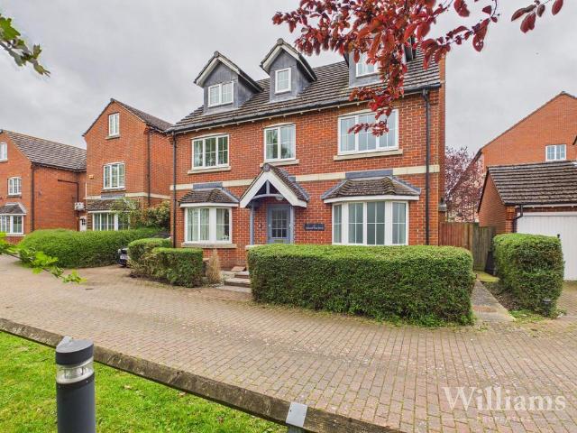 Almond Tree Drive, Aylesbury HP22 5 bed detached house to rent £2,595 pcm £599 pw