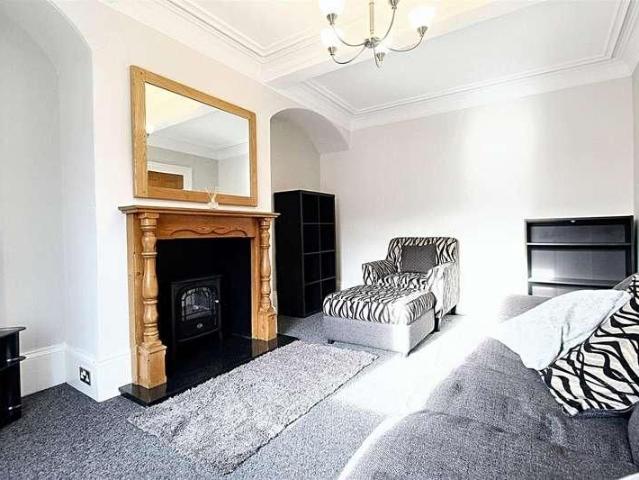 Almondbury Bank, Moldgreen, Huddersfield, HD5