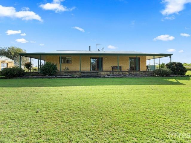 Almost 10 acres of Lifestyle!