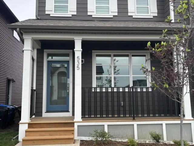 ALMOST BRAND NEW! SEMI DETACHED IN RANGEVIEW! Upper Unit — Upper, 535 Rangeview St SE