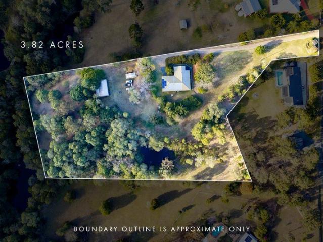 Almost Four Acres of Bushland, Creek and Quiet, Ten Minutes from Town