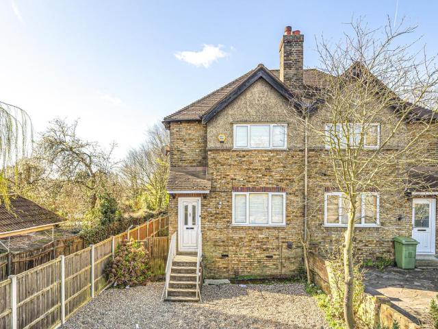 Alnwick Road Lee SE12 2 bed semi detached house to rent £1,850 pcm £427 pw