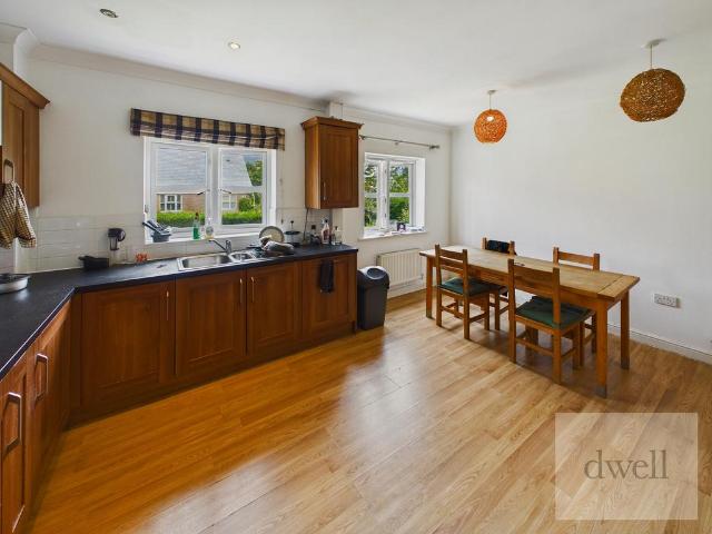 Alnwick View, Weetwood, Leeds, LS16 4 bed flat to rent £2,250 pcm £519 pw