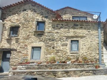 Alojamento local|| Moradia T3|| 2 pisos|| Castanheira de pera||