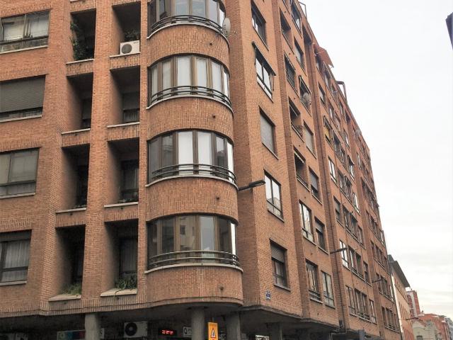 ALONSO PESQUERA, JUNTO A SANTA CRUZ