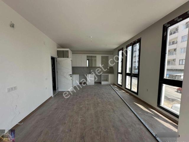 Alata Mahallesi Pazar Yeri Üstü Kiralık Sıfır 2+1 A.mutfak Daire