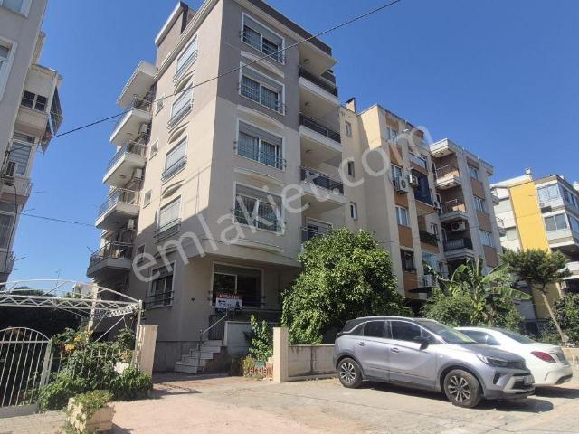 Karşıyaka Bahçelievler'de Naldöken İzbana 500 Mt 3+1 Kiralık Daire