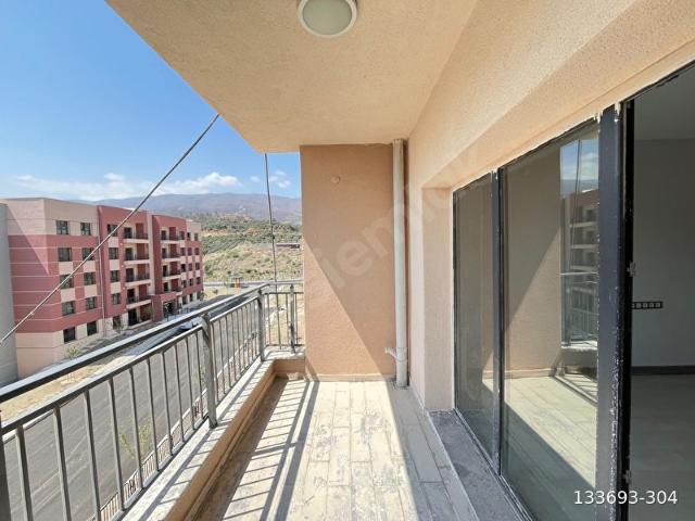 ALAZI DE İLKOKUL YAKINI ARA KAT DAİRE