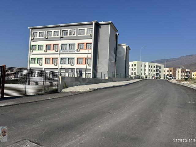 ALAZİ OKULUNUN HEMEN YANINDA B11 BLOKTA ARAKAT KİRALIK 3+1