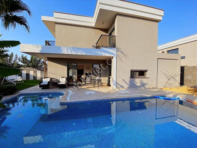 Alaçatı Göbene'de Satılık Tam Müstakil Villa Atilla Emlak