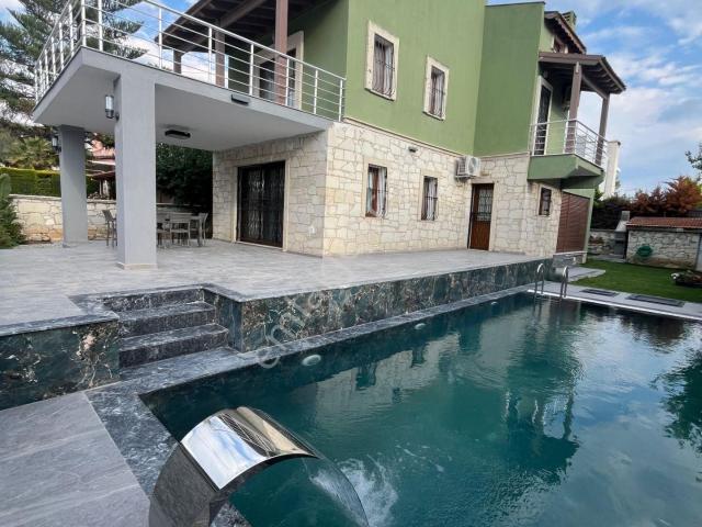 Alaçatı Göbene De Yıllık Kiralık Müstakil Ev Ve Havuzlu Villa