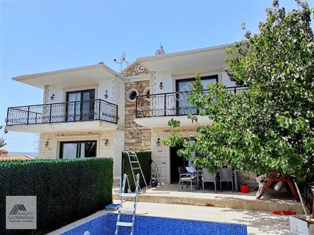 Alaçatı'da Otele Uygun Kiralık Havuzlu Villa