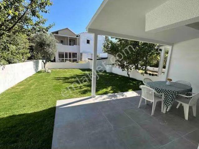 Alaçatı’da Müstakil Bahçeli Tadilatlı,eşyalı 3+1 Villa