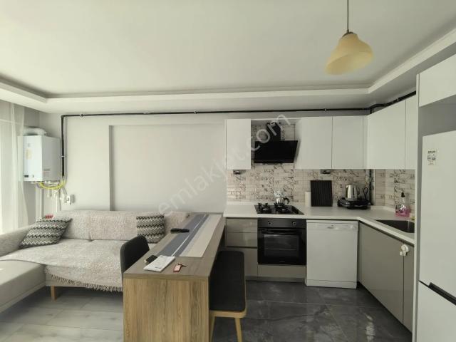 Alaçatıdan Abonelikleri Açık Cam Balkonlu Kat Konumunda 2+1