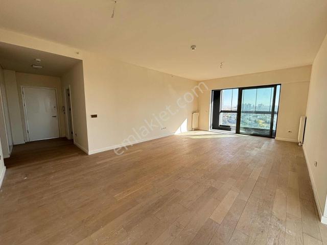Alaçatı'dan Bulvar Loft Sitesinde Kiralık 3+1 Daire