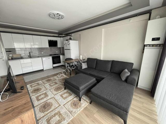 Alaçatı'dan Caddeye Yakın Arakat Eşyalı Kiralık Daire