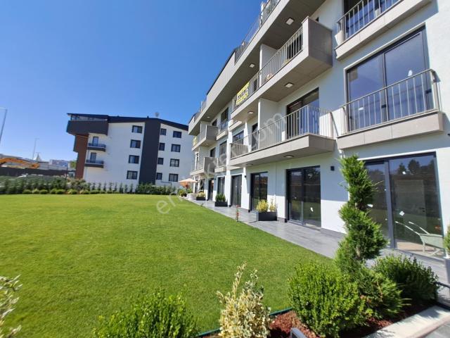 Alaçatıdan Güvenlikli Site İçinde/iskanlı /bulvar Üzerinde