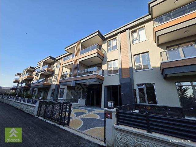 Alaçatıdan GÖLBAŞI PARADISE SİTESİNDE BAHÇE KULLANIMLI 1+1 DAİRE
