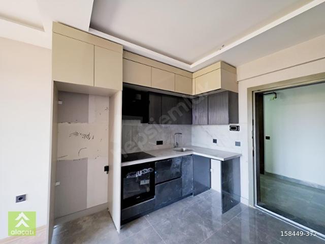 Alaçatı'dan GÖLBAŞINDA BAHÇE KULLANIMLI 1+1 MERKEZİ SİSTEM