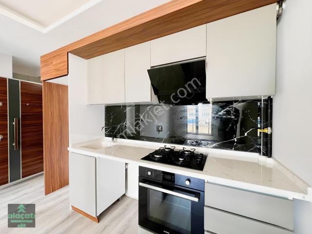 Alaçatı'dan İncek Taşpınar'da Ara Kat Kiralık 1+1 Daire !