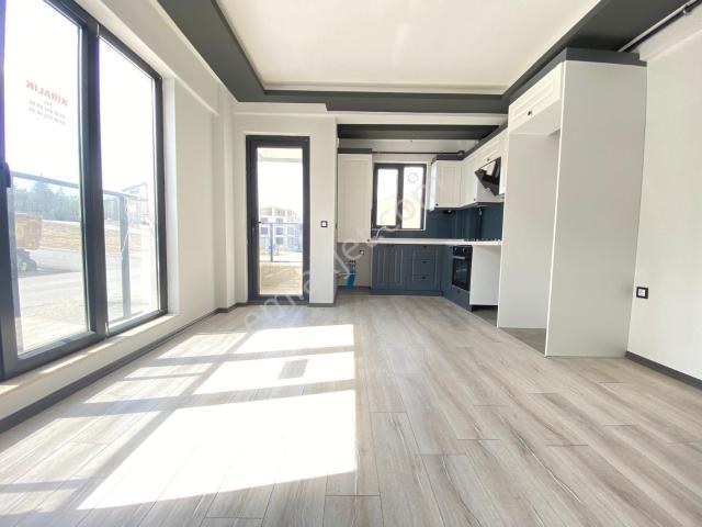 Alaçatı'dan İncek'te Merkezi Konumda Kiralık 1+1 Daire