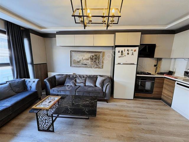 Alaçatı'dan İncek'te Butik Site Lüx Eşyalı Ara Kat Cam Balkon1+1
