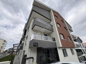 Alaçatı'dan İncek'te Kapalı Otoparklı Geniş Ferah İskanlı 3+1