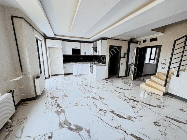 Alaçatıdan İncekte Yüksek Kredili Şık Satılık 2+1 Dubleks