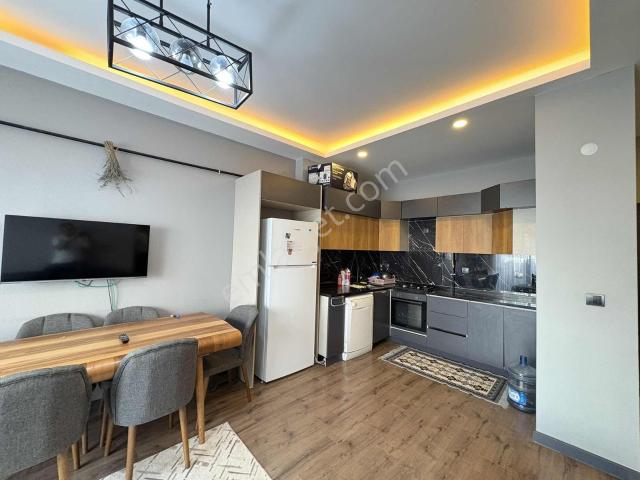 Alaçatı'dan İncek'te Yerden Isıtma 85 M2 Eşyalı Bulvara 150metre