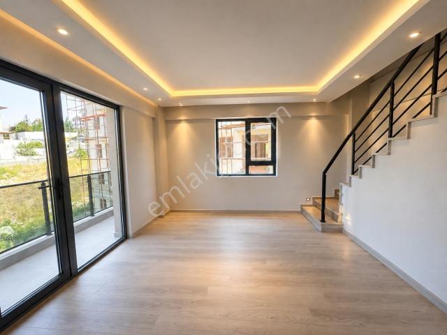 Alaçatıdan Kızılcaşarda/bağımsız Mutfaklı/teraslı/satılık 2+1