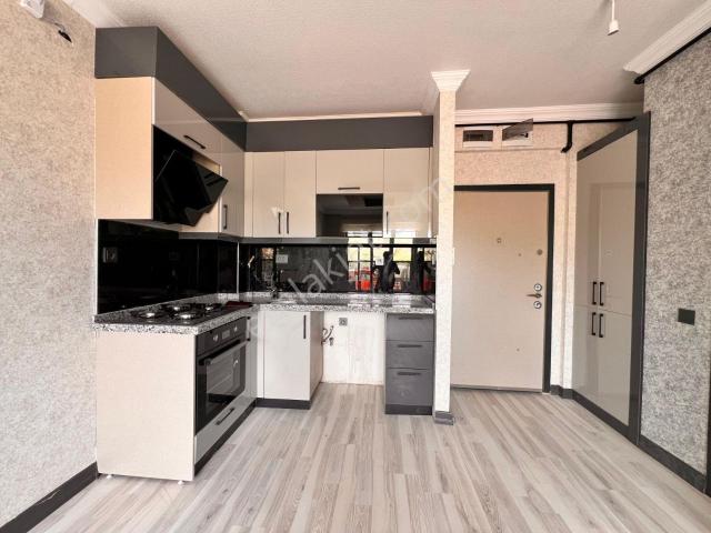 Alaçatı'dan Kiralık 1+1 Bulvara Çok Yakın Lokasyonda