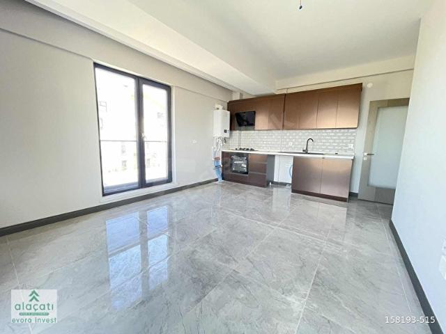 'alaçatı'dan lüx yapılı geniş satılık 2+1 daire