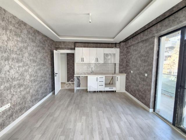 Alaçatı'dan Sıfır/bulvara Yakın/ön Cephe/yerden Isıtma Kiralık