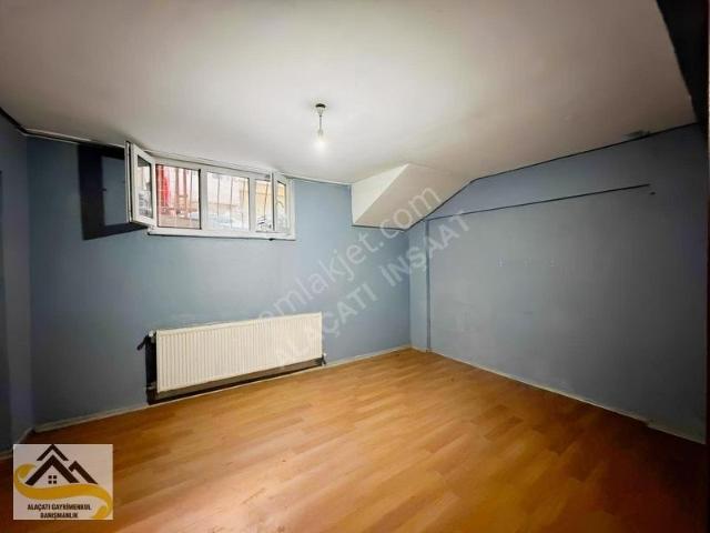 Alaçatı Dan Safir Hastane Sokağı 90 M2 2+1 Bahçe Katı