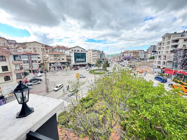 Alaçatıdan Sancaktepe Merkezde/cadde Üzeri/çift Teraslı 4+1