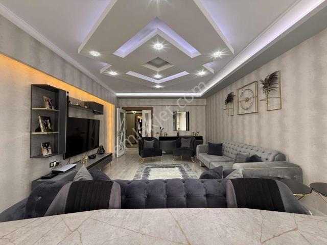 Alaçatıdan Seğmenler Mahallesinde Cadde Üzeri 180 M² Lüks 3,5+1