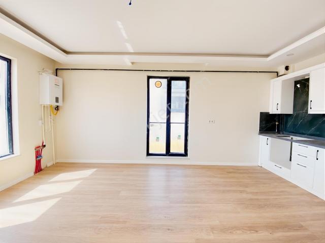 Alaçatı'dan Taşpınar'da Bahçe Kullanımlı Geniş 1+1 Kiralık Daire