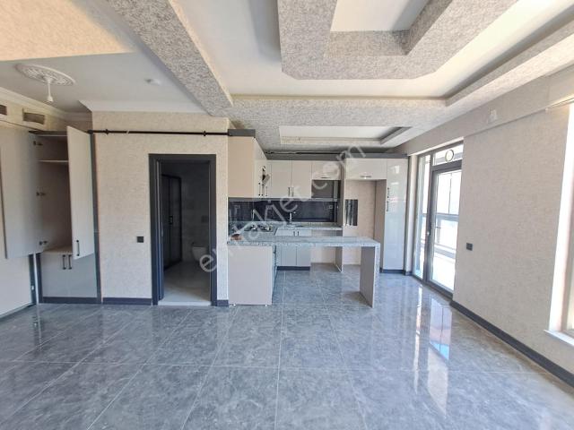 Alaçatı' Dan Vadi Manzaralı/ İskanlı/lüks Kiralık