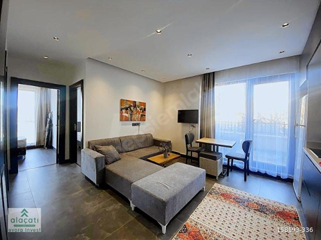 alaçatıdan, 2+1 GENİŞ BAHÇE KULLANIMLI EŞYALI SATILIK DAİRE