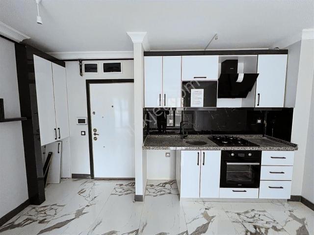 Alaçatı'dan/cam Balkonlu/şık Tasarımlı/güney Cephe/1+1 Eşyasız