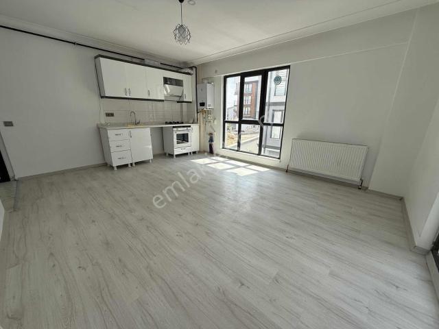 Alaçatı'dan/ara Katta/fiber Altyapı/geniş 1+1 Kiralık Daire