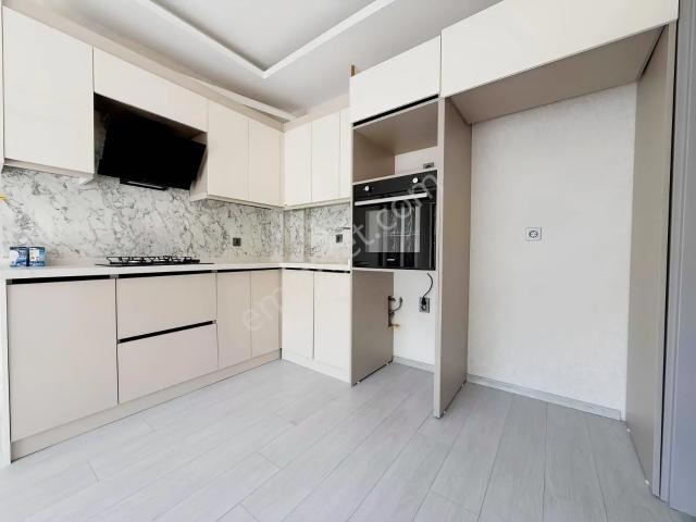 Alaçatı'dan/ara Katta/yerden Isıtma/oturuma Hazır/2+1 Kiralık