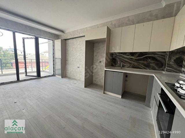 Alaçatı'danARAKATTAYERDEN ISITMALI1 AY'A TESLİM 2+1 DAİRE