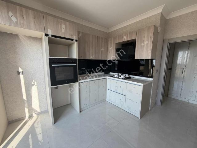 Alaçatı'dan/bağımsız Mutfaklı/teraslı Ve Geniş Balkonlu/iskanlı