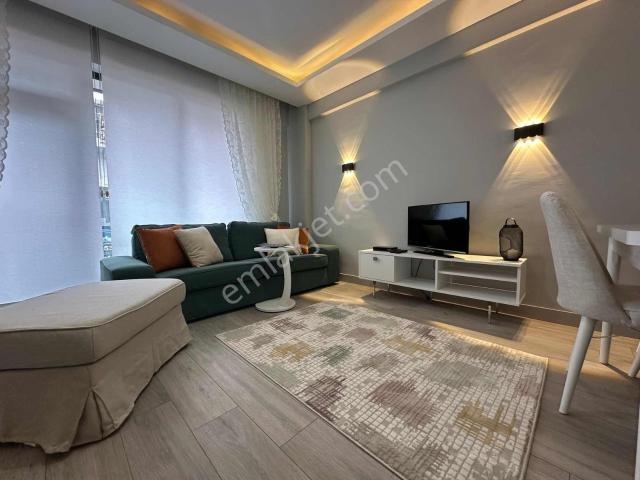 Alaçatı'dan/bulvar Yakını/yerden Isıtma/ultra Lüx 1+1 Eşyalı