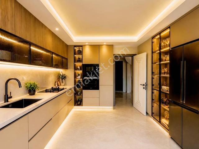 Alaçatıdan/güvenlikli Sitede/%50 Peşin Kalanı 18 Ay Vadeli 2+1